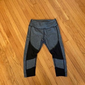 *NEW* Yoga Leggings w/ Sheer Panels (Size M)